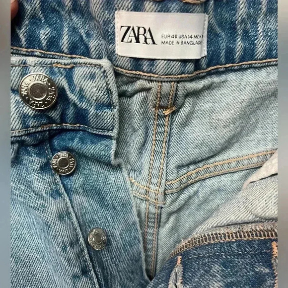 Zara Size 14 High Waisted Denim Shorts. Light washed distressed - Picture 3 of 3